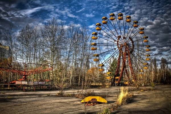 <strong>Thành phố ma Pripyat, </strong>Ukraine. Được lập ra vào năm 1970, đến khi xảy ra thảm họa hạt nhân Chernobyl, nơi đây bị bỏ hoang hoàn toàn. Đến đây lúc này, bạn sẽ thấy sự lạnh lẽo, chết chóc và hoàn toàn không có bóng dáng sự sống. <strong>Thành phố ma Pripyat, </strong>Ukraine. Được lập ra vào năm 1970, đến khi xảy ra thảm họa hạt nhân Chernobyl, nơi đây bị bỏ hoang hoàn toàn. Đến đây lúc này, bạn sẽ thấy sự lạnh lẽo, chết chóc và hoàn toàn không có bóng dáng sự sống.