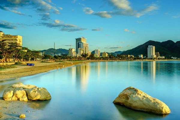 Biển Nha Trang sạch đẹp làm say lòng bất kỳ vị khách nào. Ảnh: Nguyễn Đình Thành. Biển Nha Trang sạch đẹp làm say lòng bất kỳ vị khách nào. Ảnh: Nguyễn Đình Thành.