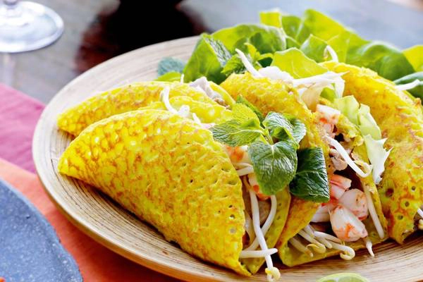Du khách đến Hội An mà chưa nếm thử bánh xèo thì quả là một điều thiếu sót bởi đây là một nét ẩm thực đặc trưng của người dân phố Hội. Ảnh: vietnamtravelinformation.net Du khách đến Hội An mà chưa nếm thử bánh xèo thì quả là một điều thiếu sót bởi đây là một nét ẩm thực đặc trưng của người dân phố Hội. Ảnh: vietnamtravelinformation.net