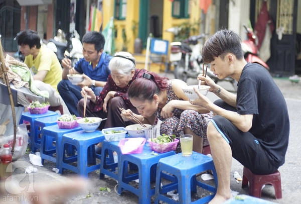 10-quan-bun-rieu-bun-oc-nghe-da-thay-ngon-sau-nhung-ngay-ngat-ngay-vi-an-tet-ivivu-1