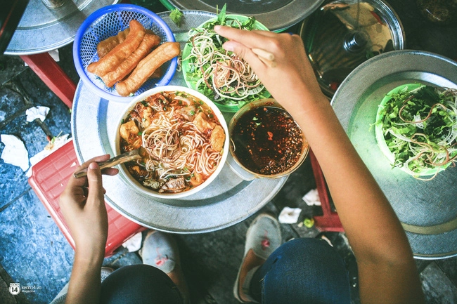 10-quan-bun-rieu-bun-oc-nghe-da-thay-ngon-sau-nhung-ngay-ngat-ngay-vi-an-tet-ivivu-11