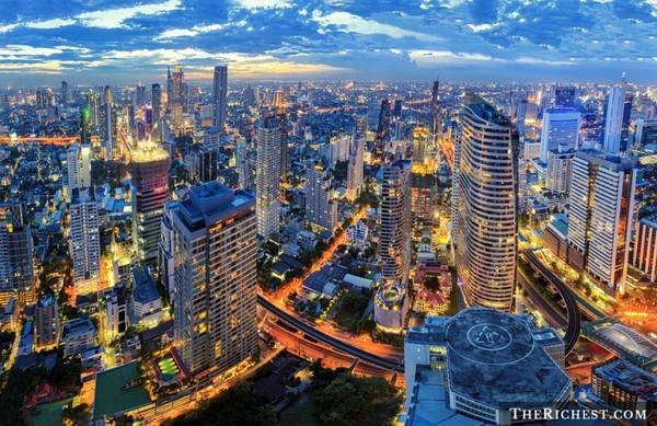 Bangkok, Thái Lan: Từ lâu Thái Lan đã là một điểm đến nổi tiếng cho người trẻ tuổi, với giá cả phải chăng và những bãi biển tuyệt đẹp. Các du khách đến đây thường trẻ trung, sôi nổi và thân thiện, nơi lý tưởng để những chàng trai độc thân tìm được một người hợp với mình. Bangkok, Thái Lan: Từ lâu Thái Lan đã là một điểm đến nổi tiếng cho người trẻ tuổi, với giá cả phải chăng và những bãi biển tuyệt đẹp. Các du khách đến đây thường trẻ trung, sôi nổi và thân thiện, nơi lý tưởng để những chàng trai độc thân tìm được một người hợp với mình.
