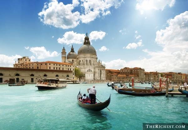 Italy: Rome có những di tích lịch sử đáng thán phục, khung cảnh tuyệt đẹp và phụ nữ tinh tế, quyến rũ. Bạn dễ dàng có được một khoảng thời gian khó quên ở Rome, với nhịp sống sôi nổi, trẻ trung và không khí lãng mạn. Italy: Rome có những di tích lịch sử đáng thán phục, khung cảnh tuyệt đẹp và phụ nữ tinh tế, quyến rũ. Bạn dễ dàng có được một khoảng thời gian khó quên ở Rome, với nhịp sống sôi nổi, trẻ trung và không khí lãng mạn.
