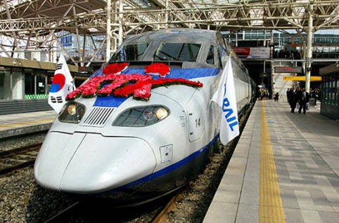 Tốc độ tối đa: 305 km/giờ - Công suất chuyên chở: 965 khách Tốc độ tối đa: 305 km/giờ - Công suất chuyên chở: 965 khách