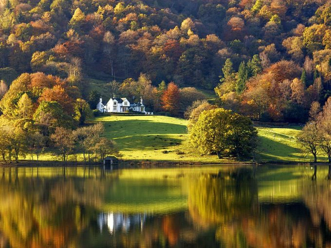 Cumbria, Anh  Thành phố của Anh có những khu rừng tuyệt đẹp như Grizedale Forest Park. Tới đây, bạn cũng sẽ muốn ghé chân vào Kirkstone Pass Inn, một quán rượu địa phương, để nhâm nhi đồ uống như bia hay rượu táo. Ảnh: Pinterest.