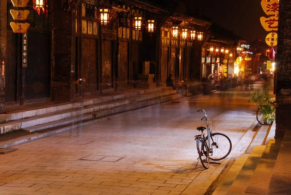 Đi dạo phố đêm là một trải nghiệm rất tuyệt vời ở Pingyao. Ảnh: Kuba Abramowicz Đi dạo phố đêm là một trải nghiệm rất tuyệt vời ở Pingyao. Ảnh: Kuba Abramowicz