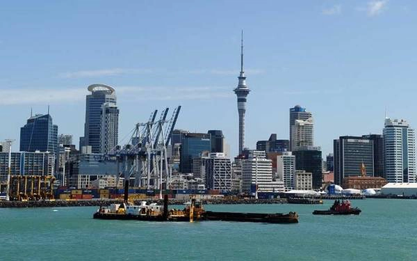 8. Auckland, New Zealand Thành phố cảng nằm phía bắc của New Zealand là một nơi sôi động, dễ tiếp cận và có nhiều hoạt động du lịch thú vị như đi bộ đường dài trên các đảo núi lửa, bơi lợi ở các bãi biển phía tây.