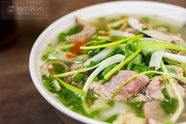 Phở Bát Đàn có sức hút rất khó cưỡng đối với các du khách Phở Bát Đàn có sức hút rất khó cưỡng đối với các du khách