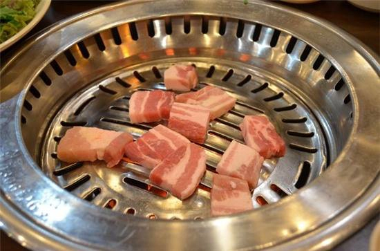 10-tiem-thit-nuong-noi-tieng-ban-nen-ghe-neu-toi-seoul-ivivu-1