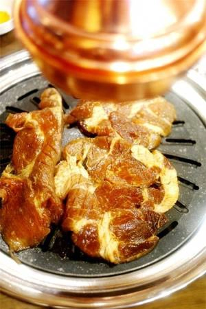 10-tiem-thit-nuong-noi-tieng-ban-nen-ghe-neu-toi-seoul-ivivu-13