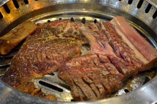 10-tiem-thit-nuong-noi-tieng-ban-nen-ghe-neu-toi-seoul-ivivu-3