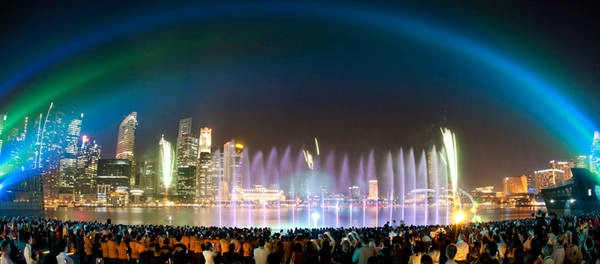 Màn trình diễn ánh sáng ngoạn mục. Ảnh: comesingapore