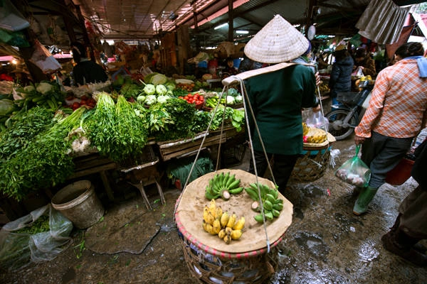 gặp gỡ người dân địa phương và tìm hiểu về cuộc sống thường ngày của họ