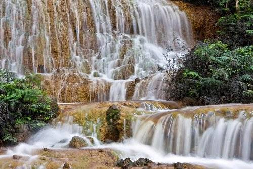 Ra khỏi thành phố và tới tham quan thác nước Vàng (Golden waterfall) ở thị trấn Jinguashi, thuộc quận Ruifang.