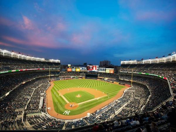 <strong>Trải nghiệm không khí ở sân vận động Yankee:</strong> Yankee là một sân vận động rộng lớn với kiến trúc tuyệt đẹp và các món đồ lưu niệm độc đáo. Du khách có thể đi tàu điện ngầm tới đây. <strong>Trải nghiệm không khí ở sân vận động Yankee:</strong> Yankee là một sân vận động rộng lớn với kiến trúc tuyệt đẹp và các món đồ lưu niệm độc đáo. Du khách có thể đi tàu điện ngầm tới đây.