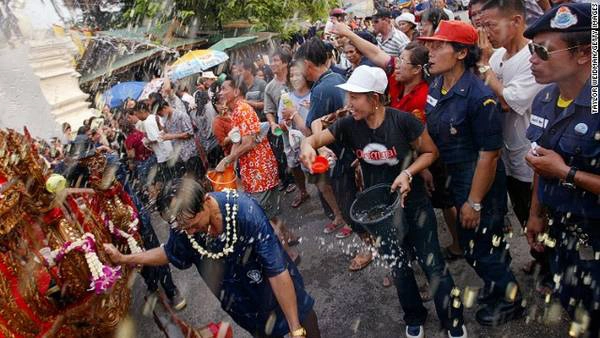 Lễ hội té nước Songkran