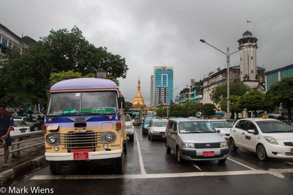 Các con phố xung quanh chùa Sule.