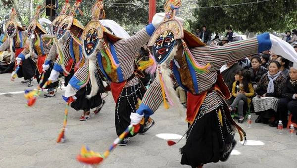 Cung Norbulingka nằm trong khuôn viên vườn cây lớn nhất Tây Tạng Cung Norbulingka nằm trong khuôn viên vườn cây lớn nhất Tây Tạng