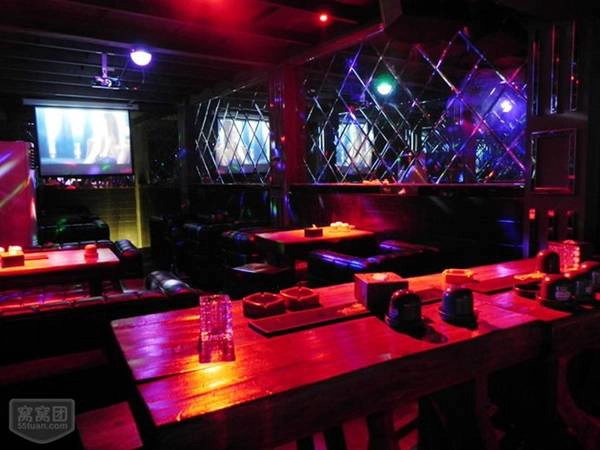 Ganglamedo là một trong những bar nổi tiếng nhất ở Tây Tạng. Ganglamedo là một trong những bar nổi tiếng nhất ở Tây Tạng.