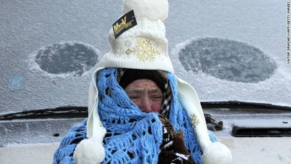 Nơi lạnh nhất nơi sinh sống của con người là ngôi làng Oymyakon Siberia, Nga. Vào năm 1933, nhiệt độ giảm xuống -68 C.