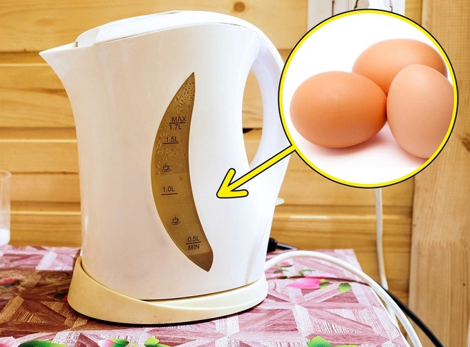 Luộc trứng bằng bình siêu tốc Khi mà bữa sáng ở khách sạn đắt tiền hoặc không hợp khẩu vị, bạn có thể chế biến bữa sáng nhanh gọn bằng cách xuống cửa hàng tiện lợi gần khách sạn, mua một vài quả trứng và luộc ngay trong bình nước siêu tốc. Thế là đã có một bữa ăn nhẹ nhàng, đủ chất và đơn giản. Luộc trứng bằng bình siêu tốc Khi mà bữa sáng ở khách sạn đắt tiền hoặc không hợp khẩu vị, bạn có thể chế biến bữa sáng nhanh gọn bằng cách xuống cửa hàng tiện lợi gần khách sạn, mua một vài quả trứng và luộc ngay trong bình nước siêu tốc. Thế là đã có một bữa ăn nhẹ nhàng, đủ chất và đơn giản.
