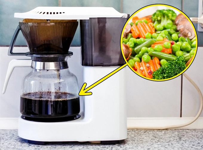Hấp đồ ăn bằng máy pha cà phê Ngoài trứng, bánh mì, bạn cũng có thể hấp một số đồ ăn với máy pha cà phê như rau củ, khoai lang... Hấp đồ ăn bằng máy pha cà phê Ngoài trứng, bánh mì, bạn cũng có thể hấp một số đồ ăn với máy pha cà phê như rau củ, khoai lang...