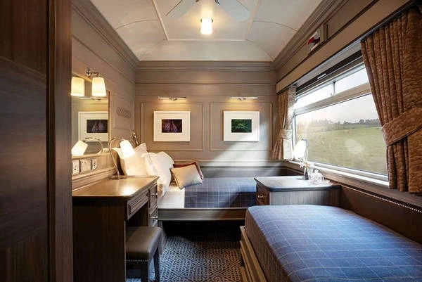 Chuyến tàu Belmond Grand Hibernian đi qua những vùng nông thôn của Ireland. Những toa xe êm ái sẽ mang tới cho bạn góc nhìn đẹp từ thành phố Dublin tới Cork hay Belfast. Ảnh: Belmond Grand Hibernian.
