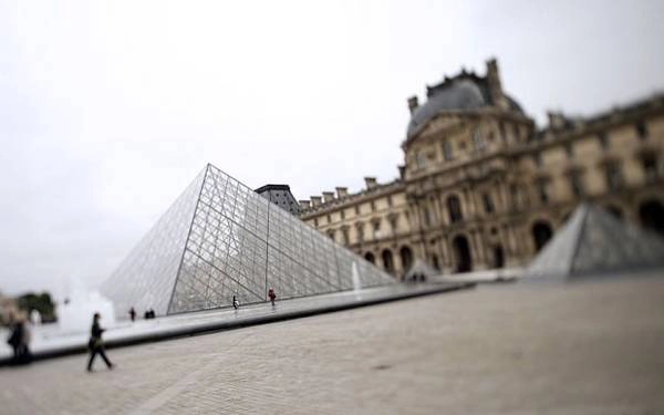 3. Paris có bảo tàng lớn nhất thế giới và vô số các bảo tàng lớn nhỏ: Du khách đến đây sẽ không thể bỏ qua bảo tàng Louvre với những tác phẩm nổi tiếng thế giới. 3. Paris có bảo tàng lớn nhất thế giới và vô số các bảo tàng lớn nhỏ: Du khách đến đây sẽ không thể bỏ qua bảo tàng Louvre với những tác phẩm nổi tiếng thế giới.