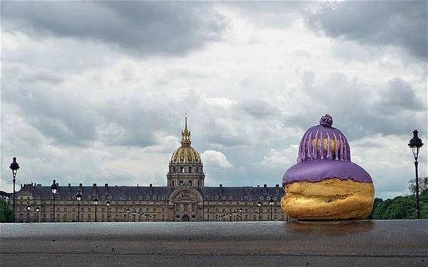 5. Paris là quê hương của các loại bánh ngon tuyệt: Cedric Grolet, đầu bếp chuyên về bánh ngọt ở Le Meurice là một trong những người có đôi bàn tay vàng về làm bánh. 5. Paris là quê hương của các loại bánh ngon tuyệt: Cedric Grolet, đầu bếp chuyên về bánh ngọt ở Le Meurice là một trong những người có đôi bàn tay vàng về làm bánh.