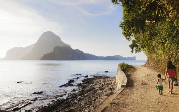 El Nido là bãi biển hoang sơ khá nổi tiếng El Nido là bãi biển hoang sơ khá nổi tiếng