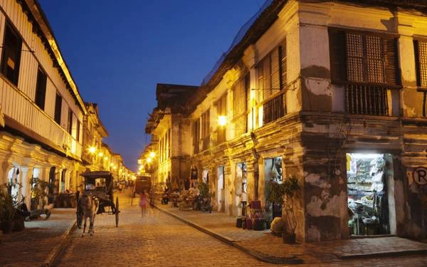 Vigan là một thị trấn thuộc tỉnh Ilocos Sur của Phillipines. Vigan là một thị trấn thuộc tỉnh Ilocos Sur của Phillipines.