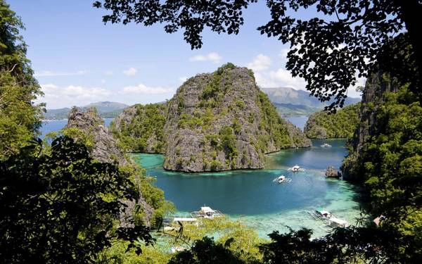 Coron là một trong những bãi biển đẹp nhất thuộc tỉnh Palawan, Philippines. Coron là một trong những bãi biển đẹp nhất thuộc tỉnh Palawan, Philippines.