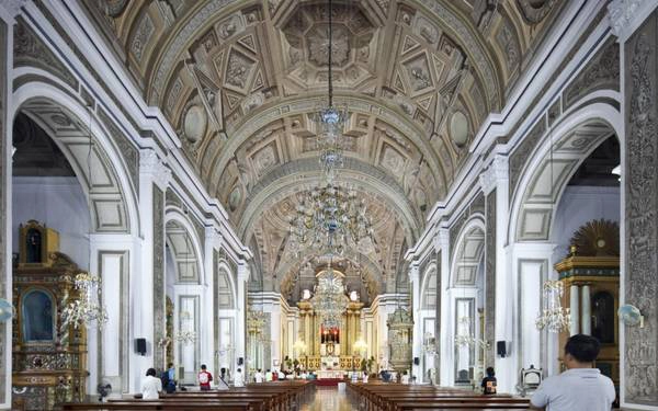 Nếu du khách đến Manila mà không làm một chuyến viếng thăm Nhà thờ San Agustin thì xem như chuyến du lịch của bạn sẽ chưa được trọn vẹn. Nếu du khách đến Manila mà không làm một chuyến viếng thăm Nhà thờ San Agustin thì xem như chuyến du lịch của bạn sẽ chưa được trọn vẹn.