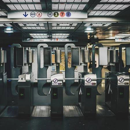 Ga tàu điện ngầm Paris, Pháp.