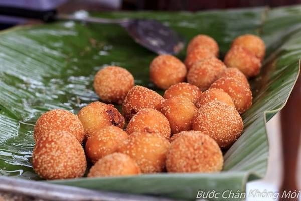 4. Thưởng thức những món ăn vỉa hè: Lang thang khắp các con phố của Hội An, bạn sẽ bắt gặp những món ăn vỉa hè ngon và rẻ. Hãy ngồi lại nghỉ chân và thưởng thức hương vị đặc biệt và thơm ngon của những món như bánh ram trong hình 4. Thưởng thức những món ăn vỉa hè: Lang thang khắp các con phố của Hội An, bạn sẽ bắt gặp những món ăn vỉa hè ngon và rẻ. Hãy ngồi lại nghỉ chân và thưởng thức hương vị đặc biệt và thơm ngon của những món như bánh ram trong hình