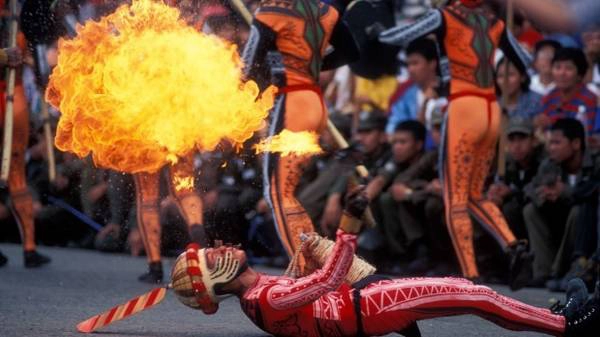 Ati-Atihan được coi là lễ hội mùa xuân lớn nhất, nhiều màu sắc và thú vị nhất ở Philippines.