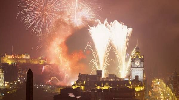 Lễ hội Hogmanay được tổ chức tại Scotland mỗi năm vào ngày cuối cùng của tháng 12