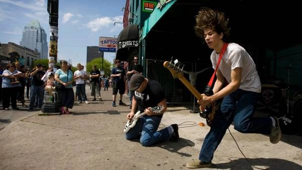 SXSW (South By Southwest) là một lễ hội âm nhạc Mỹ, diễn ra vào mùa hè và mỗi tháng 3.