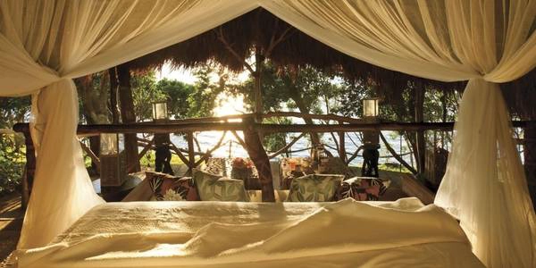 Đảo Dolphin, Fiji: Hòn đảo rộng 56.000 m2 này được thiết kế để tạo cho du khách trải nghiệm cảm giác được trú ẩn trong sự xa hoa mà không đâu có được. Bạn sẽ được thưởng thức ẩm thực địa phương, massage ở spa, bơi lội, lặn biển, lướt ván.... Du khách có thể tới đây bằng tàu hoặc trực thăng, với giá cả dao động 1.700-2.000 USD (38-45 triệu đồng) một đêm. Ảnh: Dolphinislandfiji. Đảo Dolphin, Fiji: Hòn đảo rộng 56.000 m2 này được thiết kế để tạo cho du khách trải nghiệm cảm giác được trú ẩn trong sự xa hoa mà không đâu có được. Bạn sẽ được thưởng thức ẩm thực địa phương, massage ở spa, bơi lội, lặn biển, lướt ván.... Du khách có thể tới đây bằng tàu hoặc trực thăng, với giá cả dao động 1.700-2.000 USD (38-45 triệu đồng) một đêm. Ảnh: Dolphinislandfiji.