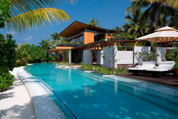 Coco Privé Kuda Hithi, Maldives: Chỉ nhận 12 khách mỗi đợt, Coco Privé Kuda Hithi là nơi nghỉ dưỡng hoàn hảo cho những người có thể bỏ ra 24.000 USD (540 triệu đồng) một đêm. Du khách sẽ có đầu bếp, nhân viên chăm sóc sắc đẹp, quản gia, phục vụ và tài xế riêng khi ở trong các biệt thự tuyệt đẹp nhìn ra Ấn Độ Dương. Ảnh: Luxatic. Coco Privé Kuda Hithi, Maldives: Chỉ nhận 12 khách mỗi đợt, Coco Privé Kuda Hithi là nơi nghỉ dưỡng hoàn hảo cho những người có thể bỏ ra 24.000 USD (540 triệu đồng) một đêm. Du khách sẽ có đầu bếp, nhân viên chăm sóc sắc đẹp, quản gia, phục vụ và tài xế riêng khi ở trong các biệt thự tuyệt đẹp nhìn ra Ấn Độ Dương. Ảnh: Luxatic.