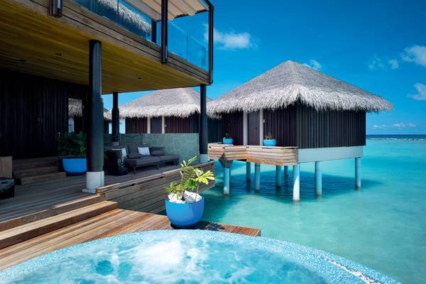 Đảo Velaa, Maldives: Maldives nổi tiếng là một trong những điểm đến tuyệt nhất thế giới, nhờ làn nước xanh biếc, cát trắng và các đảo nguyên sơ. Trong đó, Velaa nổi bật nhờ sự xa xỉ tới không tưởng. Hòn đảo này thuộc sở hữu của tỷ phú Jiri Smejc, với sức chứa 80 khách, giá 14.000 USD (315 triệu đồng) một đêm. Ảnh: Velaa Private Island. Đảo Velaa, Maldives: Maldives nổi tiếng là một trong những điểm đến tuyệt nhất thế giới, nhờ làn nước xanh biếc, cát trắng và các đảo nguyên sơ. Trong đó, Velaa nổi bật nhờ sự xa xỉ tới không tưởng. Hòn đảo này thuộc sở hữu của tỷ phú Jiri Smejc, với sức chứa 80 khách, giá 14.000 USD (315 triệu đồng) một đêm. Ảnh: Velaa Private Island.