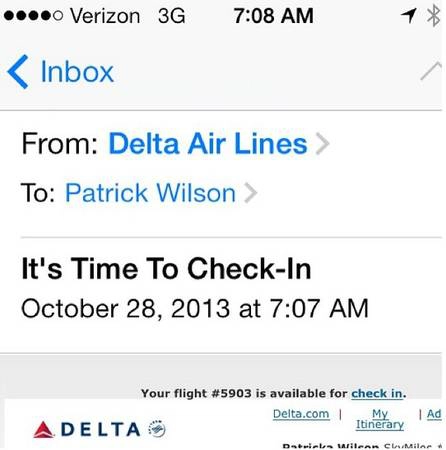 Đang đi du lịch tại nước này, bạn đã nhận được email thông báo về chuyến bay... sắp tới.