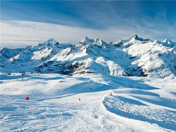 Dãy Alps: nằm ở độ cao thấp hơn so với các dãy núi khác nên đây là lý do mà dãy núi Alps gặp nhiều vấn đề với sự biến đổi khí hậu hơn. Khoảng 3% diện tích của núi Alps biến mất hàng năm và các chuyên gia dự đoán rằng dãy núi này sẽ không thể tồn tại qua năm 2050. Dãy Alps: nằm ở độ cao thấp hơn so với các dãy núi khác nên đây là lý do mà dãy núi Alps gặp nhiều vấn đề với sự biến đổi khí hậu hơn. Khoảng 3% diện tích của núi Alps biến mất hàng năm và các chuyên gia dự đoán rằng dãy núi này sẽ không thể tồn tại qua năm 2050.