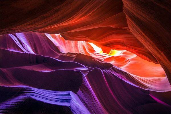 2. Antelope Canyon, Mỹ - Antelope Canyon là một tác phẩm chạm khắc điêu luyện mà thiên nhiên ban tặng cho nước Mỹ. Kỳ quan này có sức mạnh ma thuật, huyền bí và tạo sự cuốn hút đặc biệt đối với những người mê nhiếp ảnh. Ảnh: Laura Grier diemden-ivivu-2