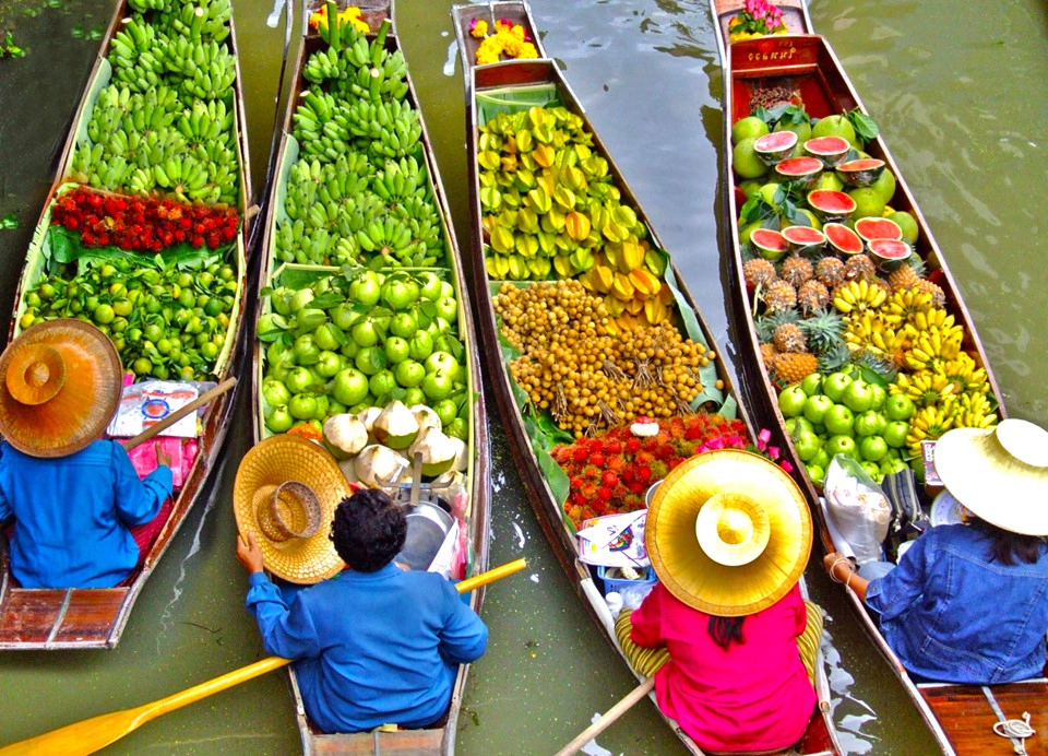 12. Nông nghiệp: Ngành nông nghiệp Thái Lan có những thành tựu vượt bậc nhờ đức Vua Rama IX. Ông là kỹ sư nông học tài ba với hàng nghìn sáng kiến khoa học nông nghiệp ứng dụng. Trong đó, hơn 100 sáng kiến của ông được thế giới công nhận, nổi bật nhất là phát kiến “làm mưa nhân tạo”. Lúa gạo, trái cây, rau củ của Thái Lan nổi tiếng và luôn đứng top đầu trên thế giới. Ảnh: Chilipastetour. 12. Nông nghiệp: Ngành nông nghiệp Thái Lan có những thành tựu vượt bậc nhờ đức Vua Rama IX. Ông là kỹ sư nông học tài ba với hàng nghìn sáng kiến khoa học nông nghiệp ứng dụng. Trong đó, hơn 100 sáng kiến của ông được thế giới công nhận, nổi bật nhất là phát kiến “làm mưa nhân tạo”. Lúa gạo, trái cây, rau củ của Thái Lan nổi tiếng và luôn đứng top đầu trên thế giới. Ảnh: Chilipastetour.