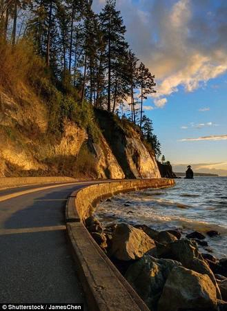 Con đường Seawall bao quanh công viên Stanley