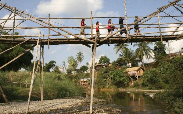 Vang Vieng sở hữu nhiều hang động kỳ vĩ