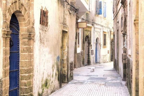 11. Fez, Morocco: Fez là thành cổ lâu đời nhất Morocco. Ngày nay, những nét xưa cũ được kết hợp với sự xa hoa hiện đại, tạo ra trải nghiệm tuyệt vời cho du khách. Khu phố cổ Fez el-Bali sẽ cho bạn cảm giác như lạc về thời trung cổ, với những ngõ nhỏ quanh co, và ẩm thực đường phố phong phú. 11. Fez, Morocco: Fez là thành cổ lâu đời nhất Morocco. Ngày nay, những nét xưa cũ được kết hợp với sự xa hoa hiện đại, tạo ra trải nghiệm tuyệt vời cho du khách. Khu phố cổ Fez el-Bali sẽ cho bạn cảm giác như lạc về thời trung cổ, với những ngõ nhỏ quanh co, và ẩm thực đường phố phong phú.