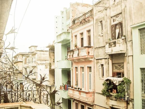 5. Havana, Cuba: Sau khi lệnh cấm vận được nới lỏng, ngành công nghiệp du lịch của Cuba phát triển mạnh, cho du khách mê sự sang trọng và phiêu lưu cơ hội khám phá thủ đô ấn tượng Havana. Không phải nói nhiều về độ ngon của ẩm thực Cuba, còn bầu trời sao buổi đêm trong vắt và những bãi biển đẹp như thiên đường. 5. Havana, Cuba: Sau khi lệnh cấm vận được nới lỏng, ngành công nghiệp du lịch của Cuba phát triển mạnh, cho du khách mê sự sang trọng và phiêu lưu cơ hội khám phá thủ đô ấn tượng Havana. Không phải nói nhiều về độ ngon của ẩm thực Cuba, còn bầu trời sao buổi đêm trong vắt và những bãi biển đẹp như thiên đường.