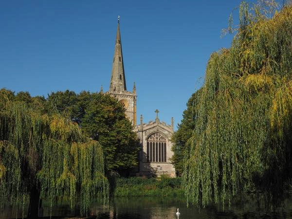 7. Stratford-upon-Avon, Anh: Năm 2016, thành phố quyến rũ cạnh bờ sông này sẽ tổ chức lễ kỷ niệm 400 năm ngày mất của đại văn hào William Shakespeare, với nhiều hoạt động văn hóa thú vị. Đây là nơi tuyệt vời để du khách tạm rời xa sự ồn ào của London, chiêm ngưỡng kiến trúc cổ, thưởng văn hóa ẩm thực hiện đại và những vở kịch nổi tiếng. 7. Stratford-upon-Avon, Anh: Năm 2016, thành phố quyến rũ cạnh bờ sông này sẽ tổ chức lễ kỷ niệm 400 năm ngày mất của đại văn hào William Shakespeare, với nhiều hoạt động văn hóa thú vị. Đây là nơi tuyệt vời để du khách tạm rời xa sự ồn ào của London, chiêm ngưỡng kiến trúc cổ, thưởng văn hóa ẩm thực hiện đại và những vở kịch nổi tiếng.